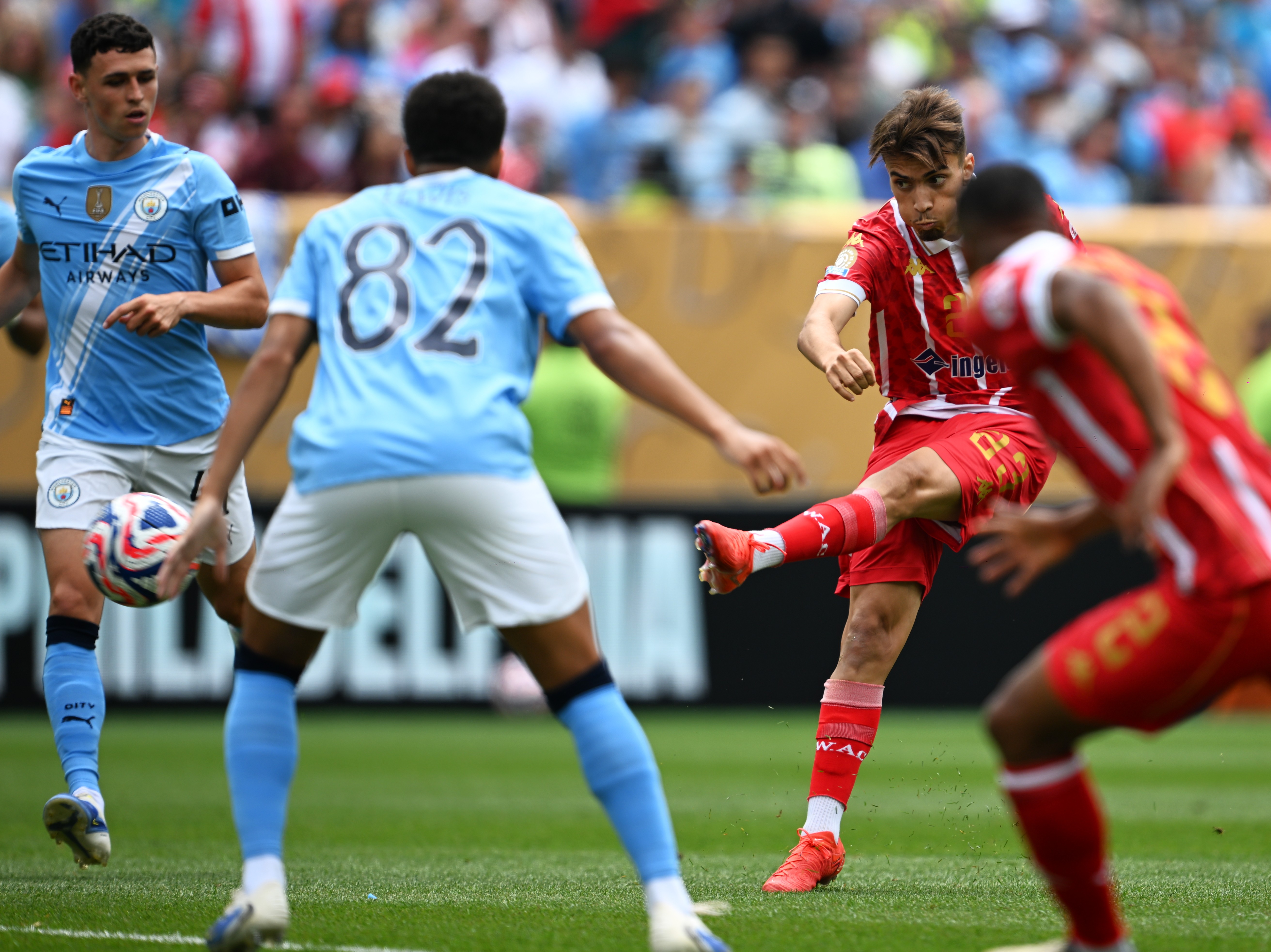 包含世俱杯战况：利雅得新月防线稳固，曼城进攻受阻，欧文成最佳的词条